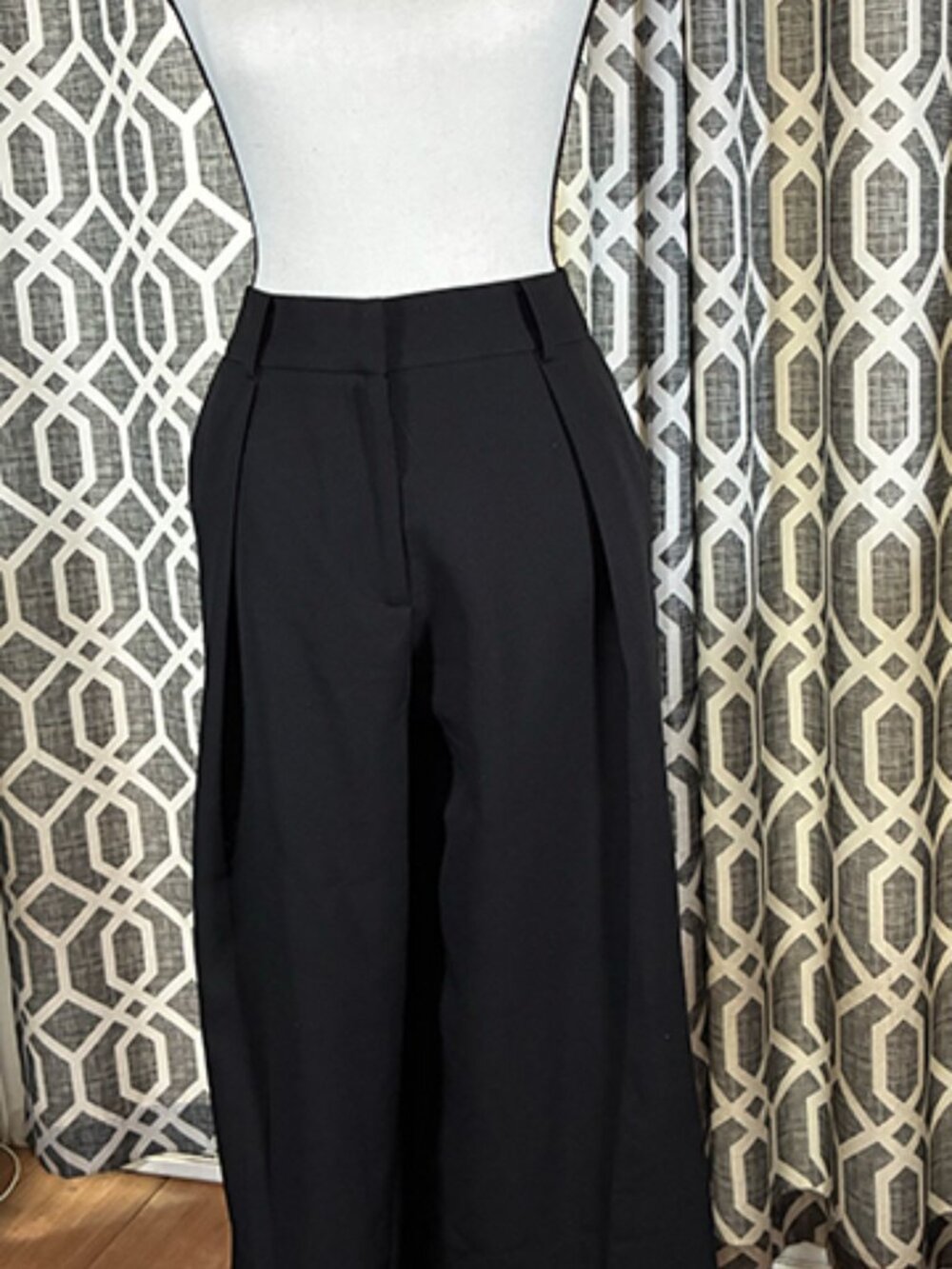 Nicole Miller trousers, pleated, size 4